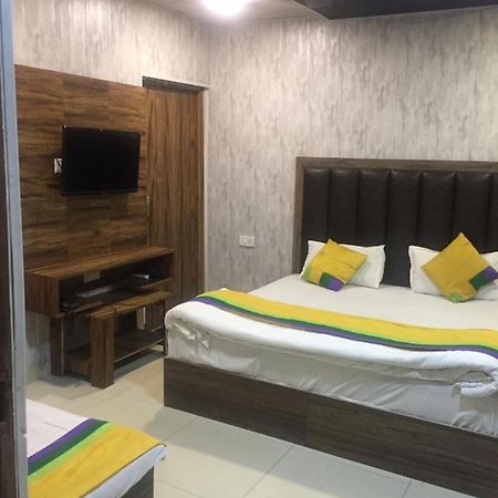 Fabhotel Dm Residency Amritsar Esterno foto